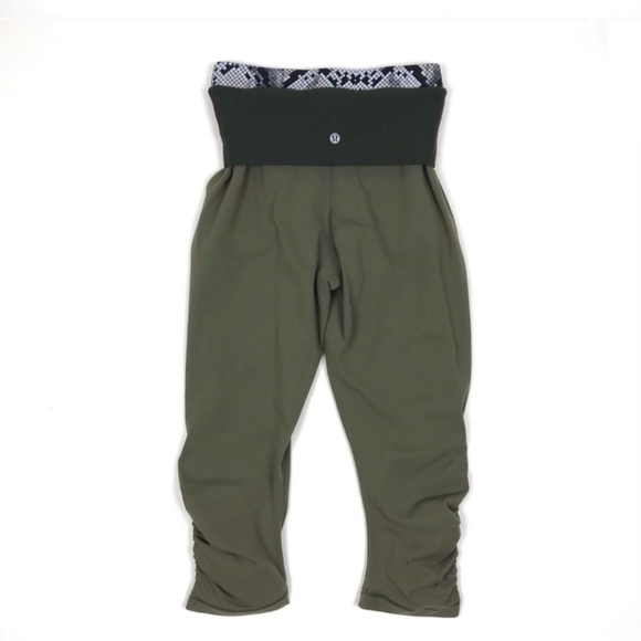 LULULEMON Sunset Salutation Crop Leggings Snake 6 - Picture 2 of 4